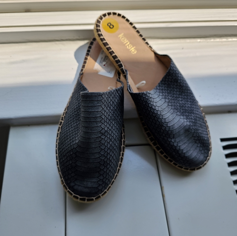 Shoe - Picture 4 of 5